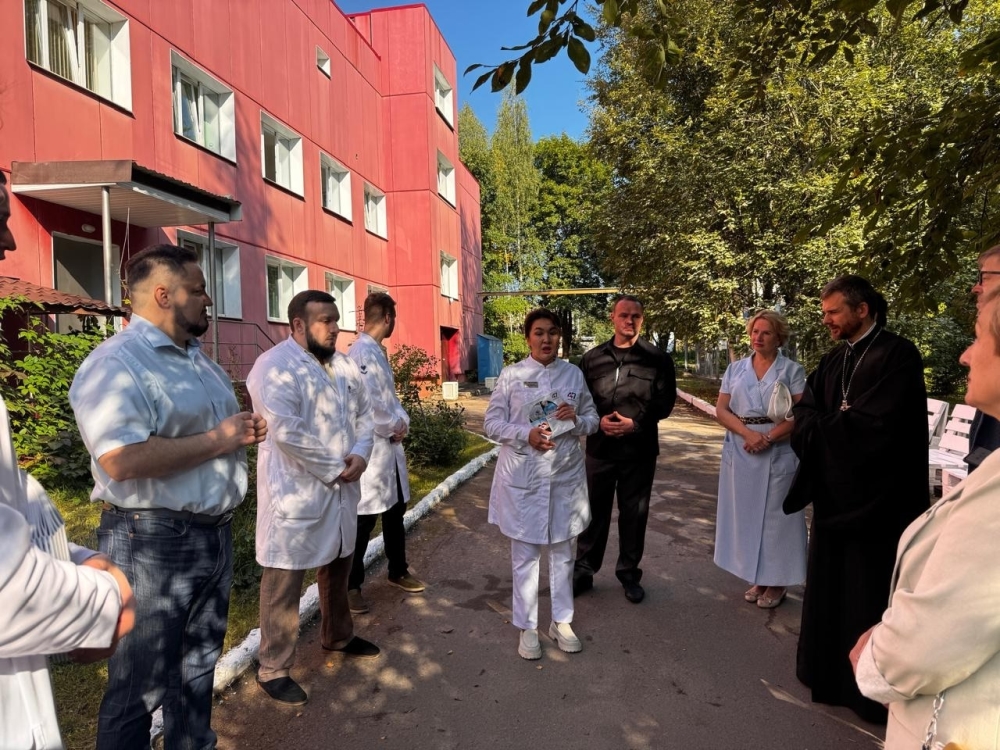 07.07.2025 Глава администрации Олег Анатольевич Иванов посетил отделение для лечения и реабилитации бойцов СВО Токсовской межрайонной больницы.